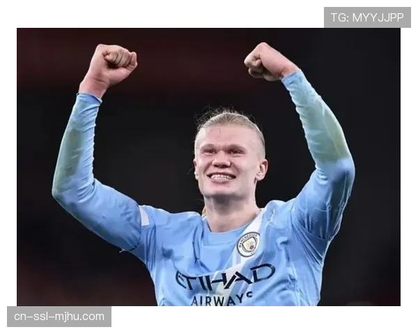 特写:哈兰德罚失点球后怒视VAR屏幕,伊蒂哈德球场一片哗然